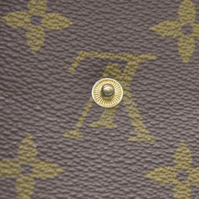 AUCTION $650 Louis Vuitton  Monogram Elise Wallet