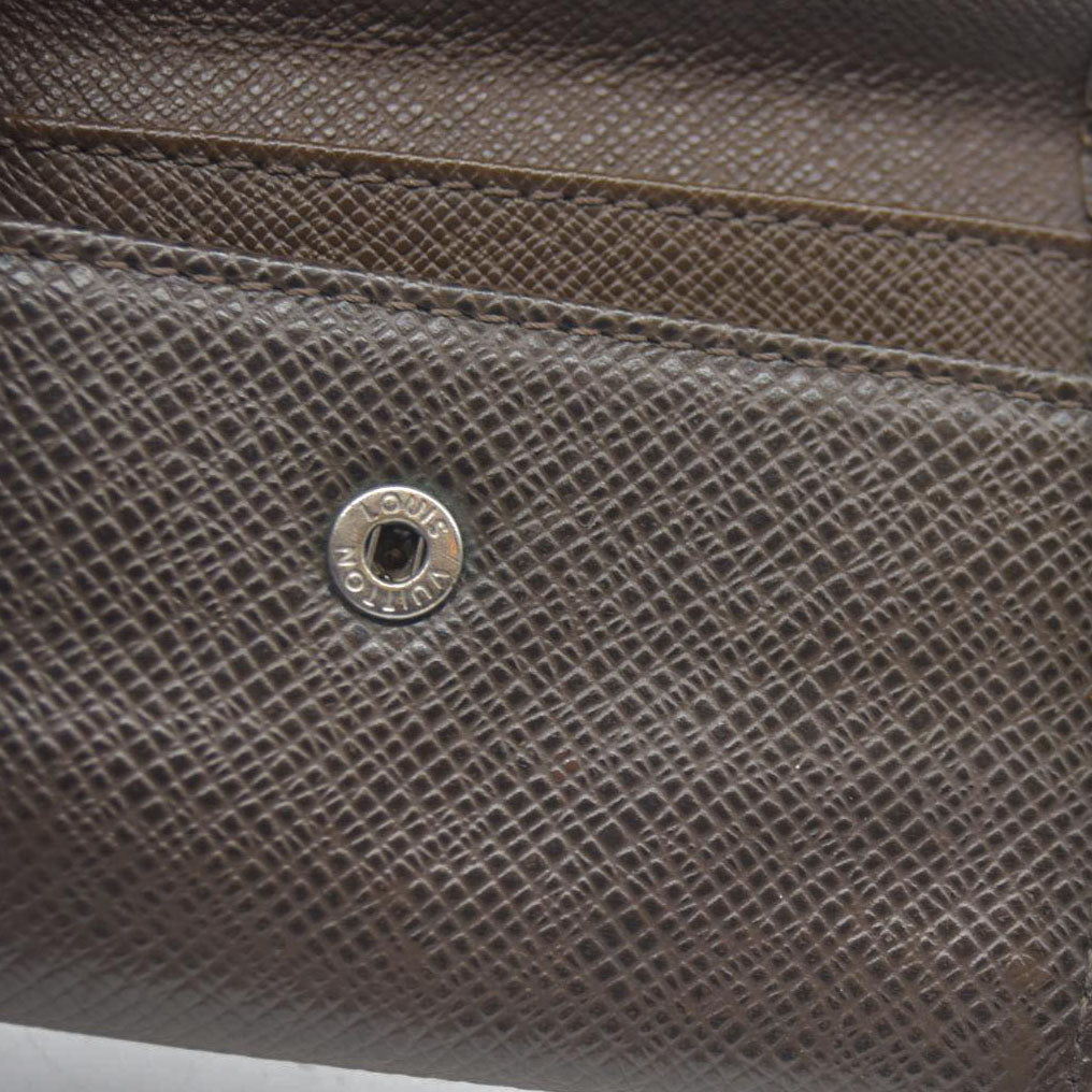 AUCTION $415 Louis Vuitton  Taiga 6 Key Holder Grizzli