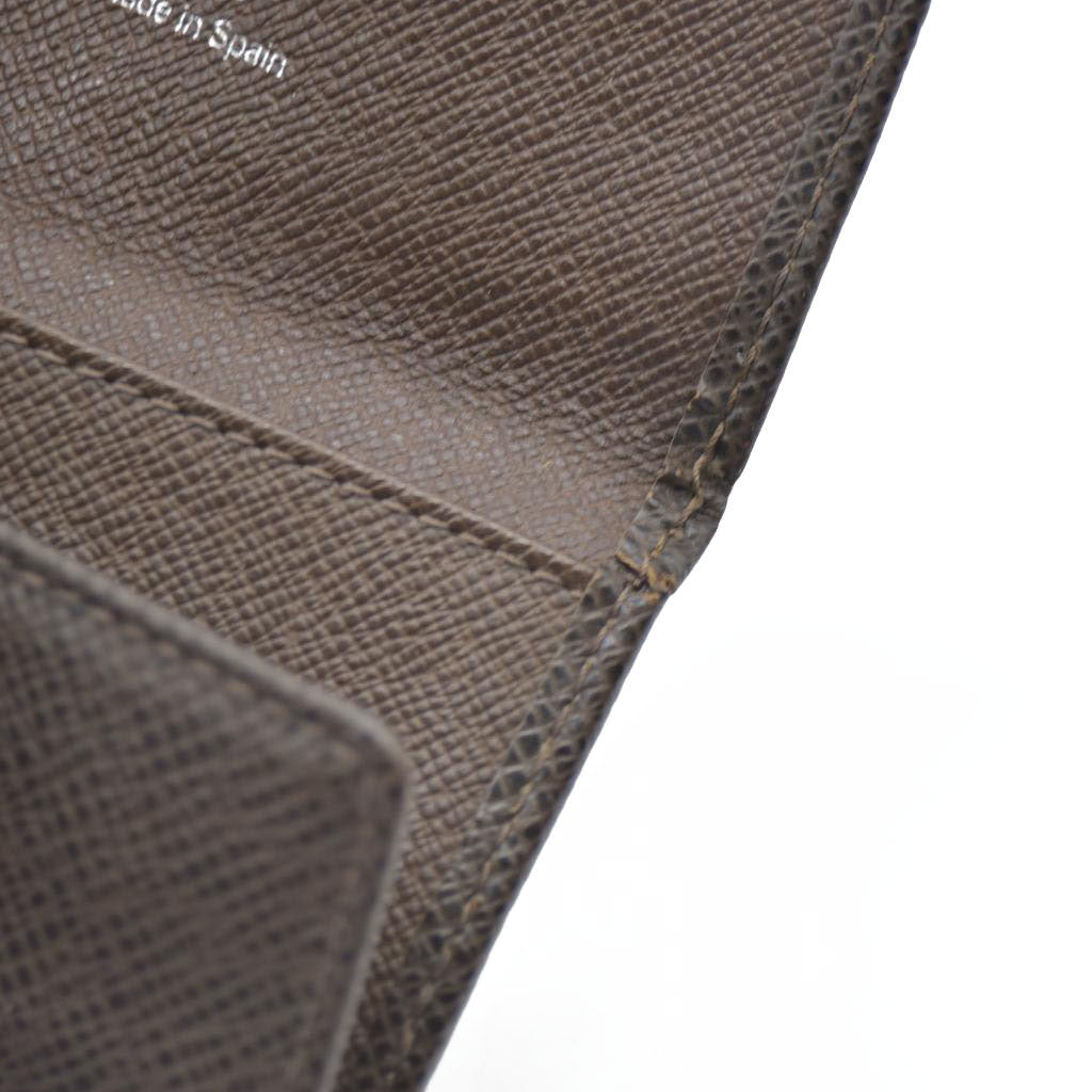 AUCTION $415 Louis Vuitton  Taiga 6 Key Holder Grizzli