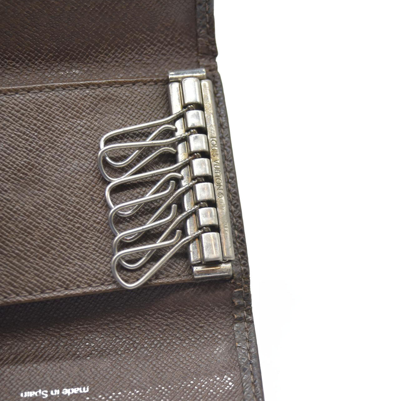 AUCTION $415 Louis Vuitton  Taiga 6 Key Holder Grizzli