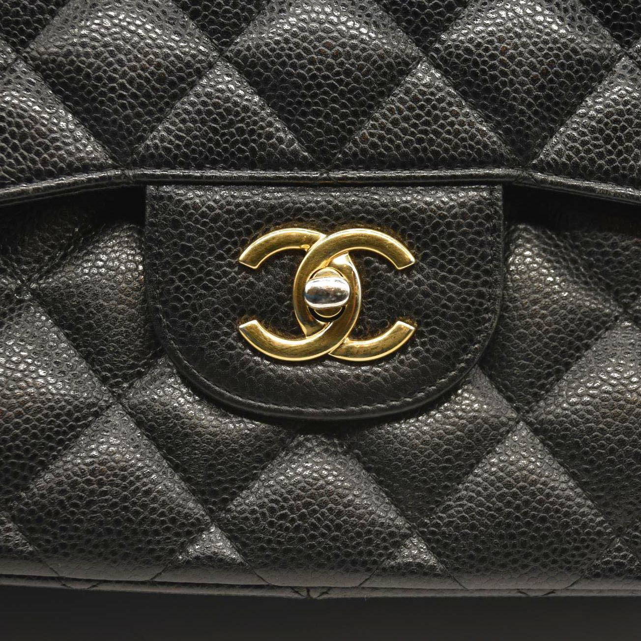 CHANEL Caviar Quilted Jumbo Double Flap Black  20*