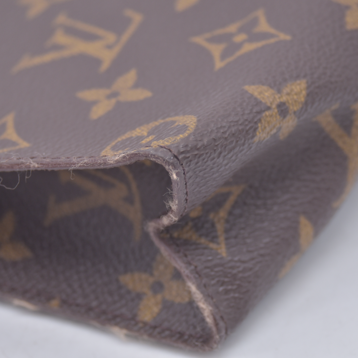 $760 Louis Vuitton Monogram Poche Toiletry 26 Clutch Bag