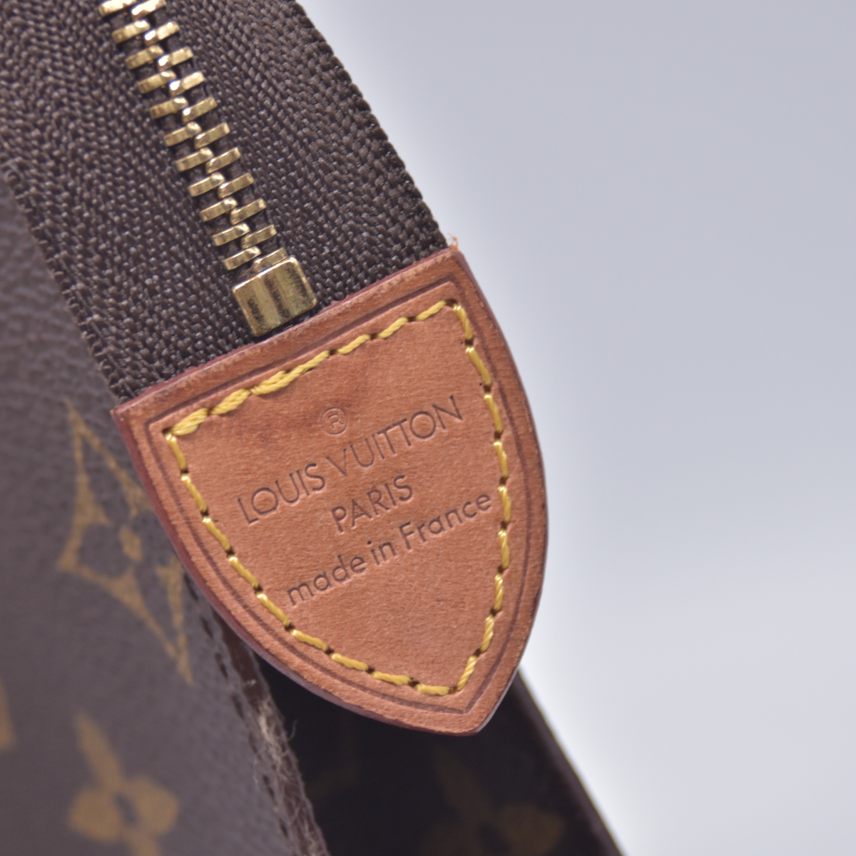 $760 Louis Vuitton Monogram Poche Toiletry 26 Clutch Bag