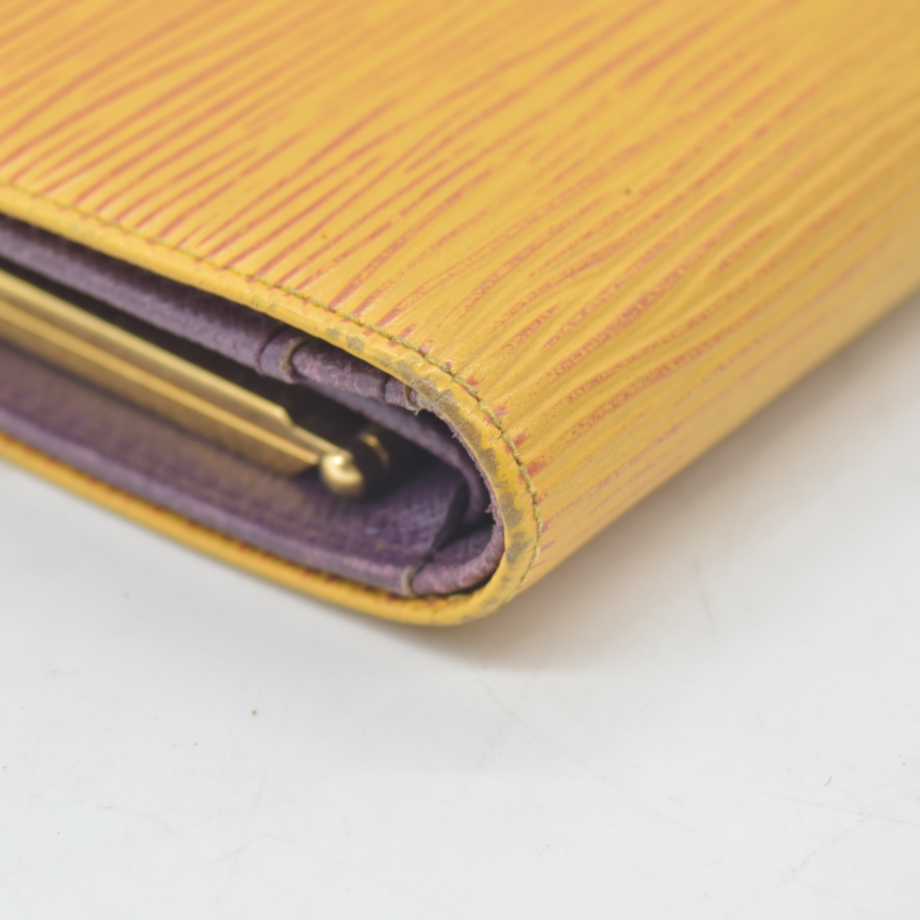 $905 1996 Louis Vuitton Tassil Yellow Epi French Purse Wallet MI1906