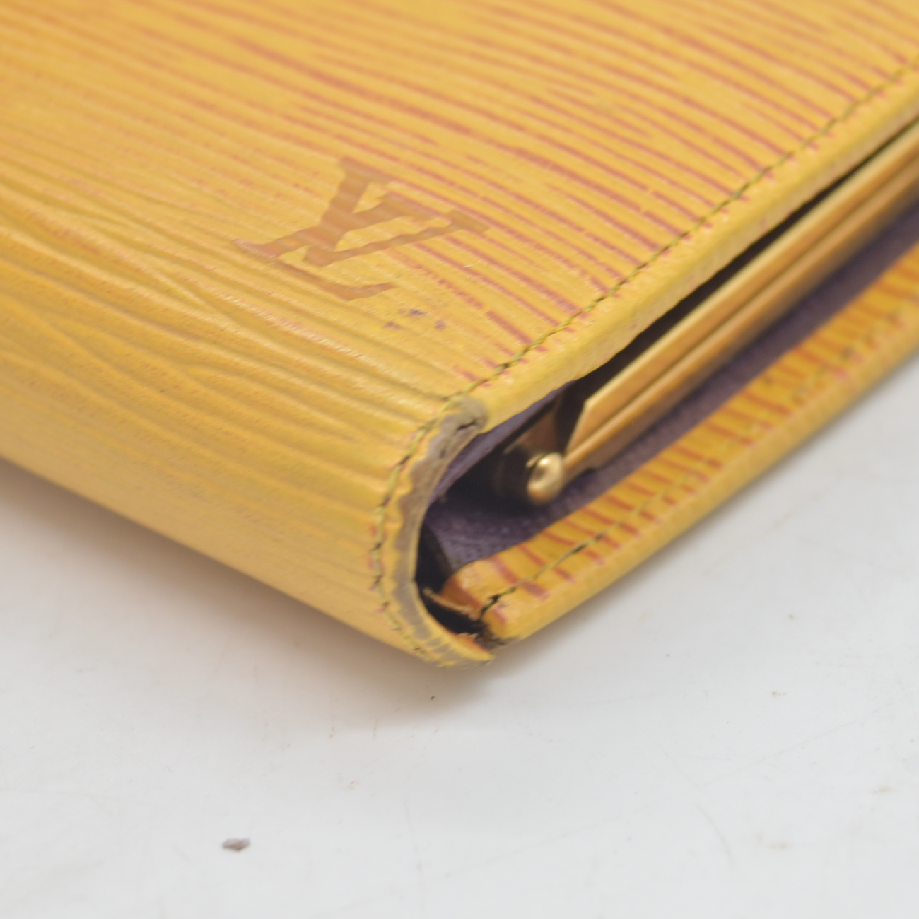 $905 1996 Louis Vuitton Tassil Yellow Epi French Purse Wallet MI1906
