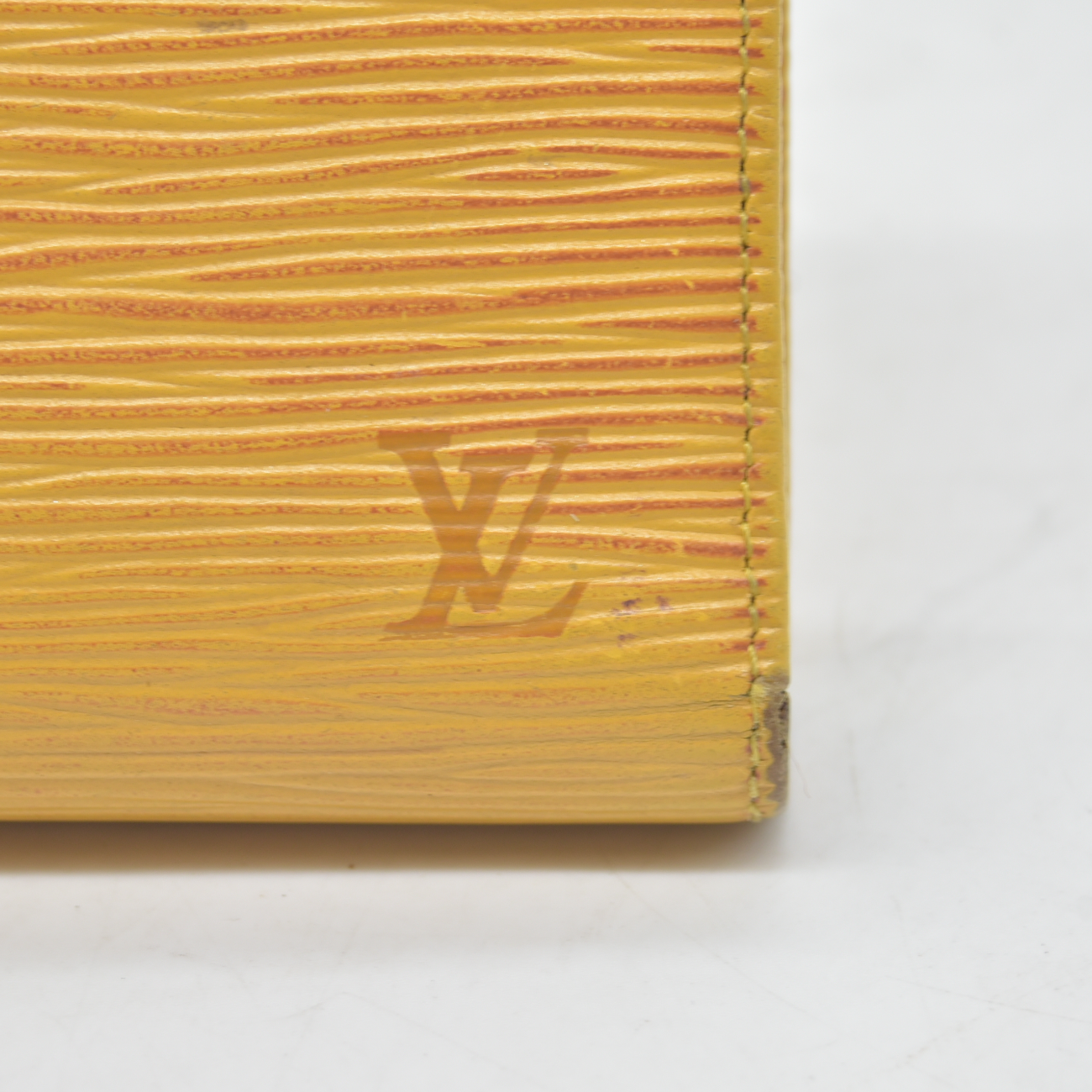 $905 1996 Louis Vuitton Tassil Yellow Epi French Purse Wallet MI1906
