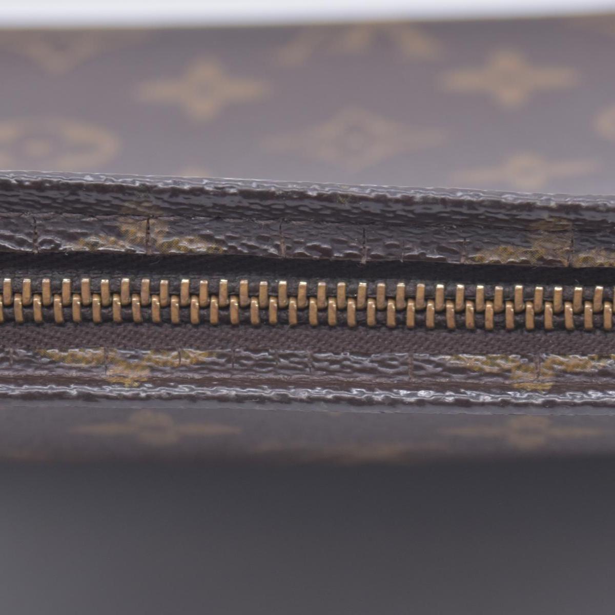 $540 Louis Vuitton Monogram Toiletry 19 CONSIGNMENT
