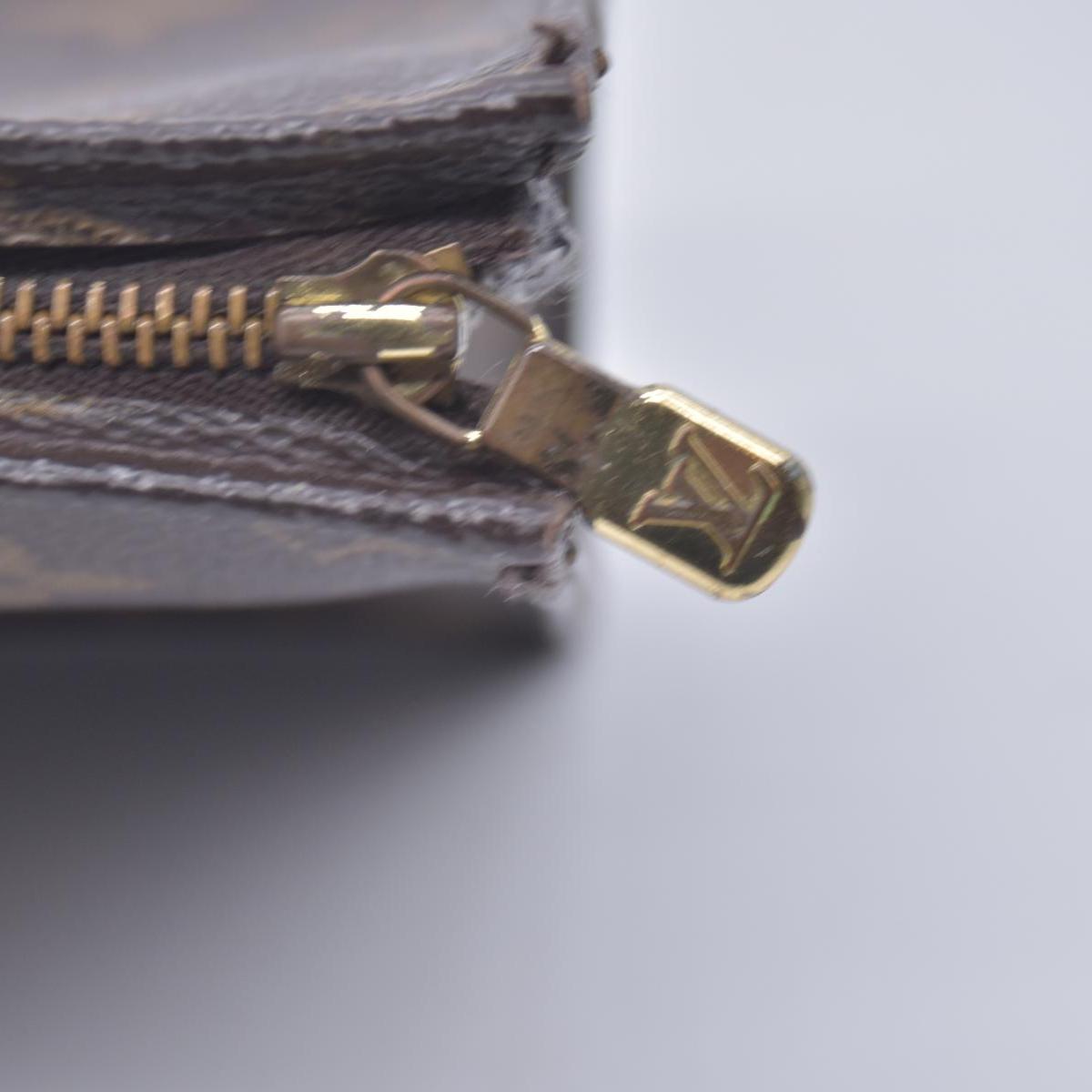 $540 Louis Vuitton Monogram Toiletry 19 CONSIGNMENT
