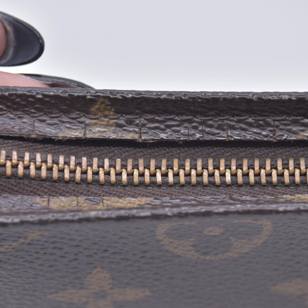 $540 Louis Vuitton Monogram Toiletry 19 CONSIGNMENT