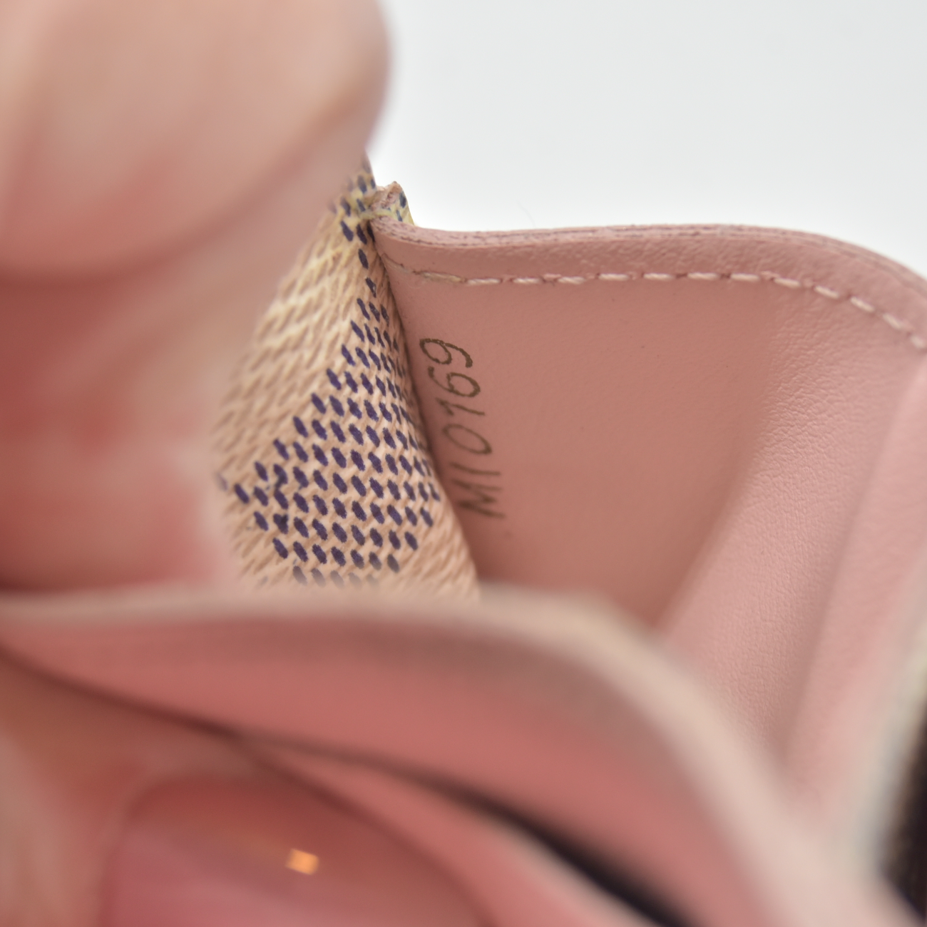 $725 Louis Vuitton Damier Azur Portefeiulle Sarah Long Bifold Wallet MI0169
