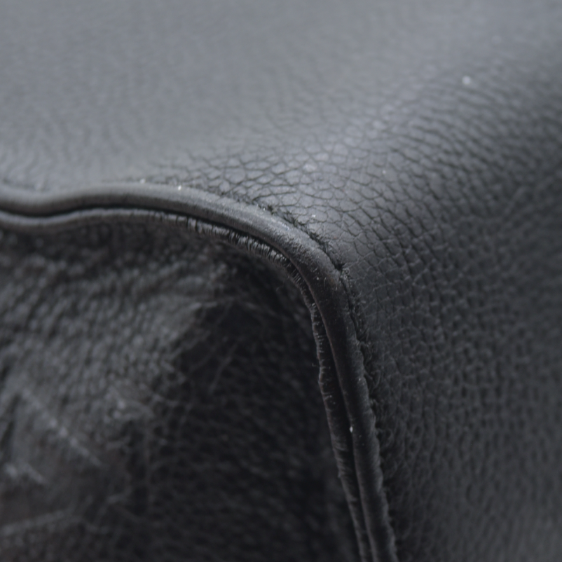 $3550 Louis Vuitton  Empreinte Monogram Giant Onthego MM Black RFID