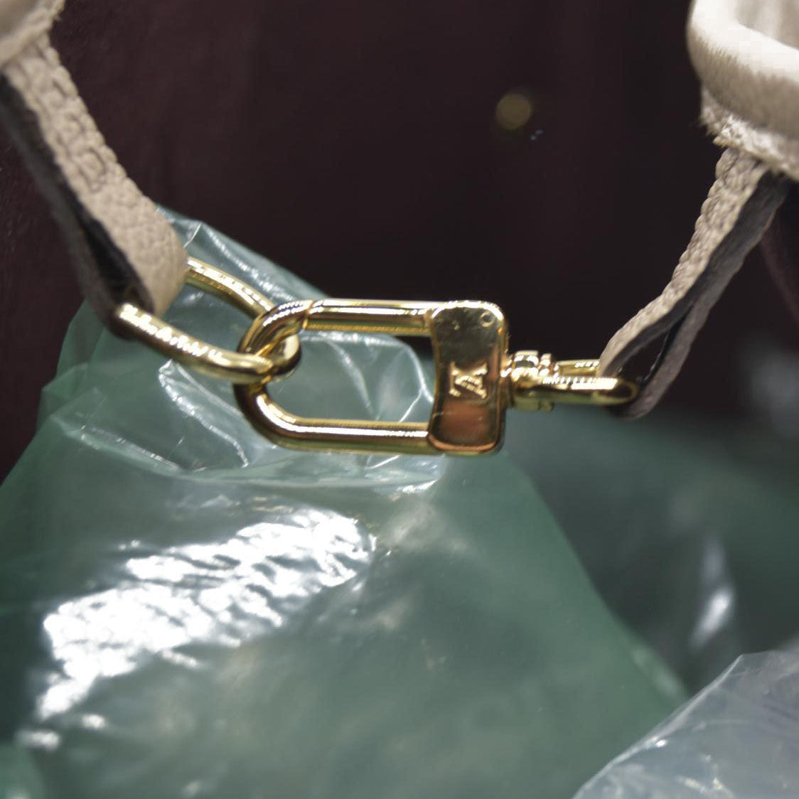 $2940 Louis Vuitton Empreinte Leather Neverfull MM