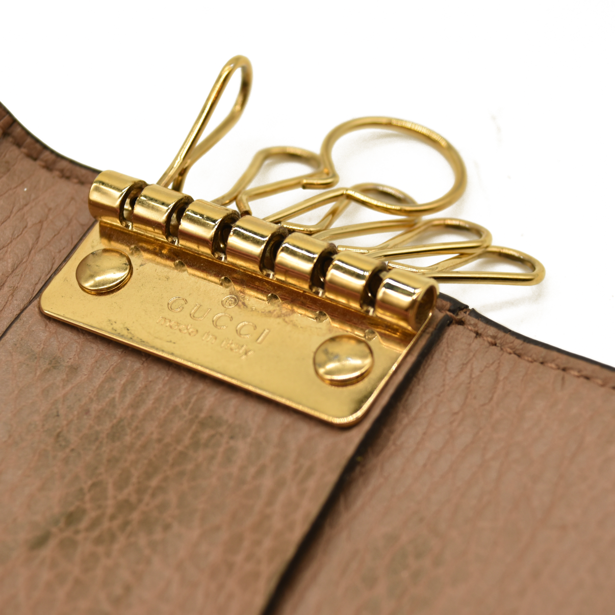 Gucci  Dollar Calfskin GG Supreme Monogram GG Marmont 6 Key Holder Case Porcelain Rose Beige Ebony