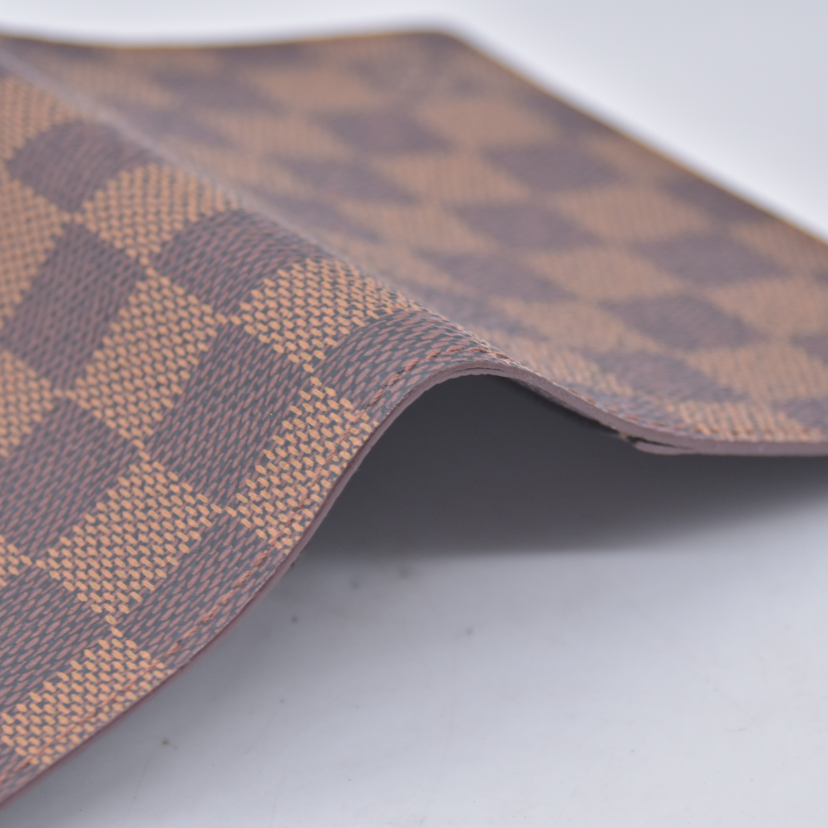 $400 1998 Louis Vuitton Damier Ebene Passport Cover MI0998