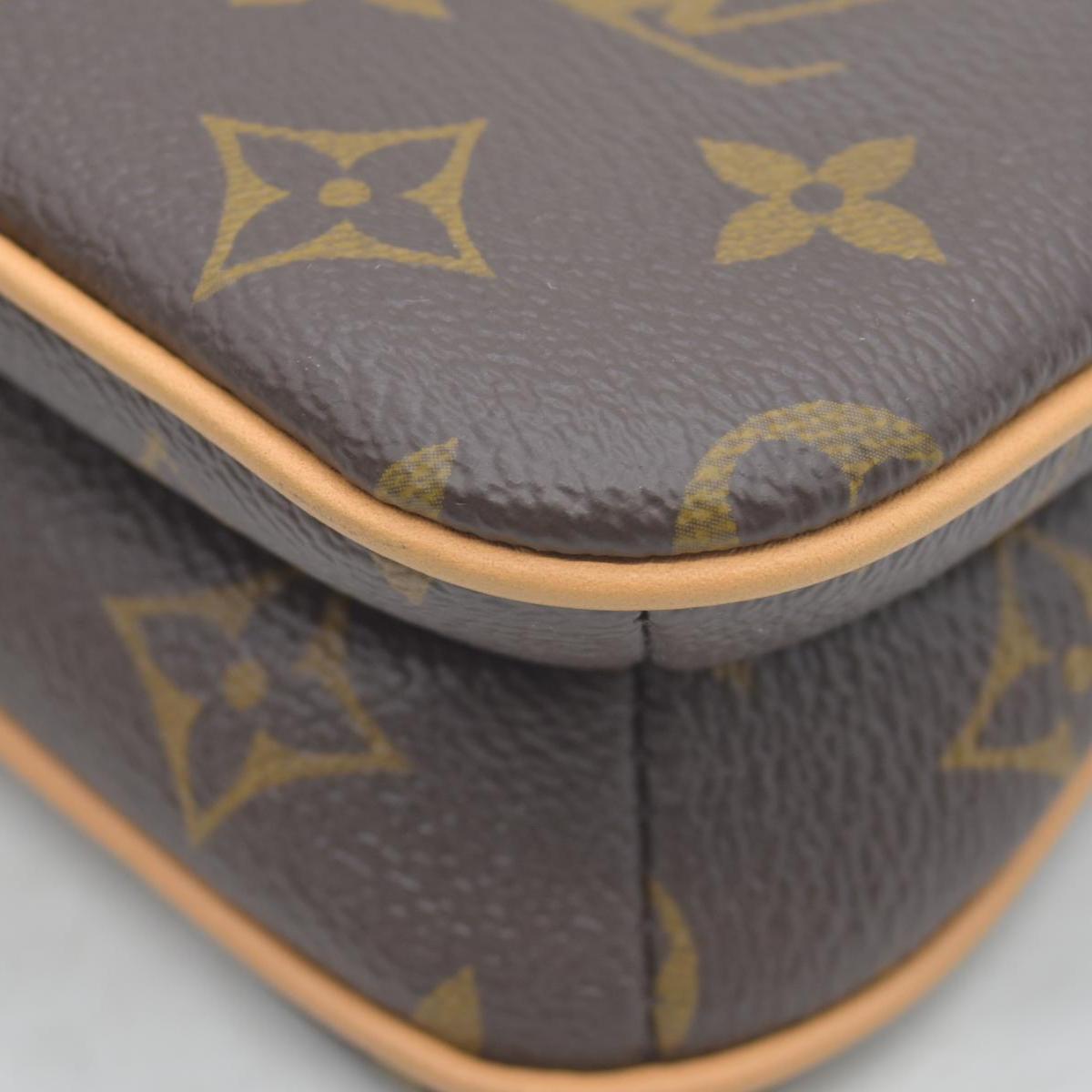 $1890 Louis Vuitton Monogram Liv Pochette