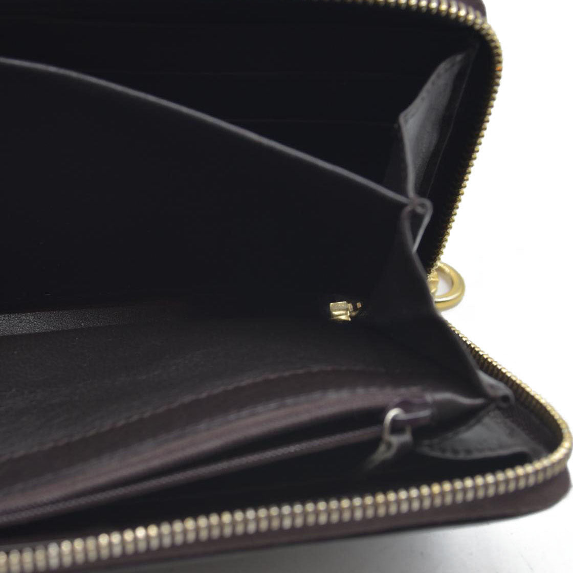 $900 CONSIGNMENT Gucci Leather Printed Continental Wallet