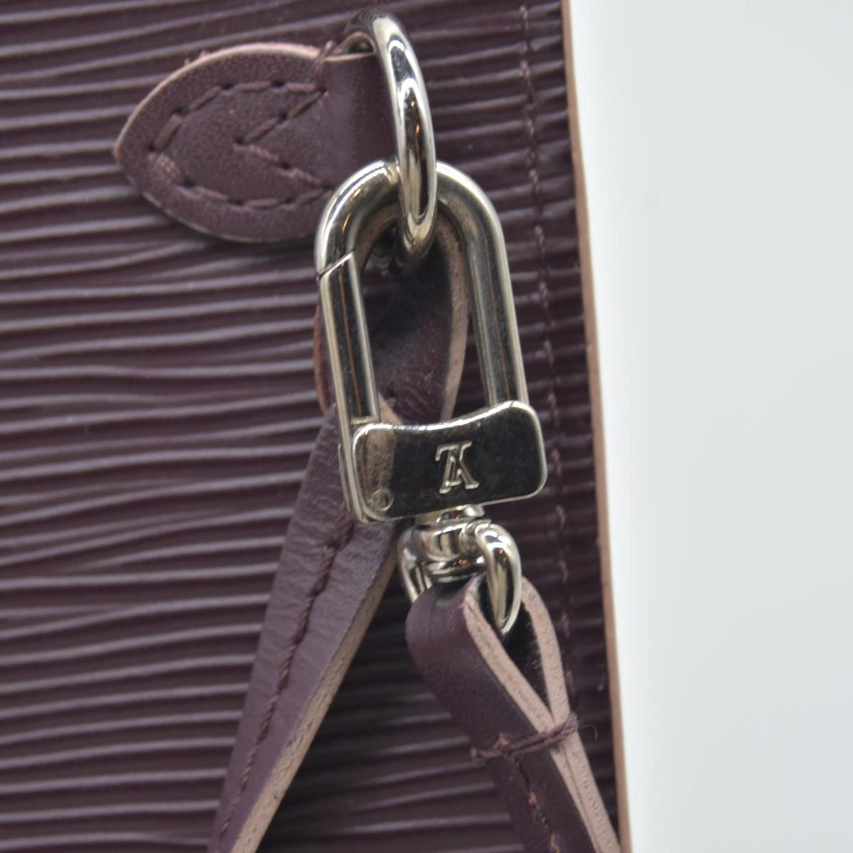 $2640 Louis Vuitton Epi Neverfull MM Quetsche Pochette