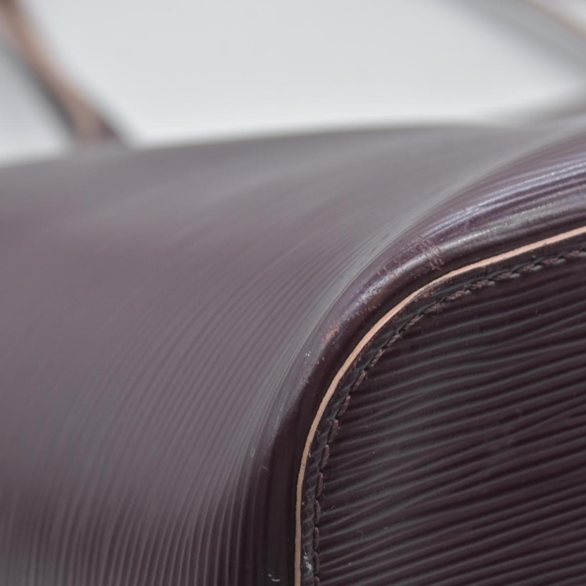 $2640 Louis Vuitton Epi Neverfull MM Quetsche