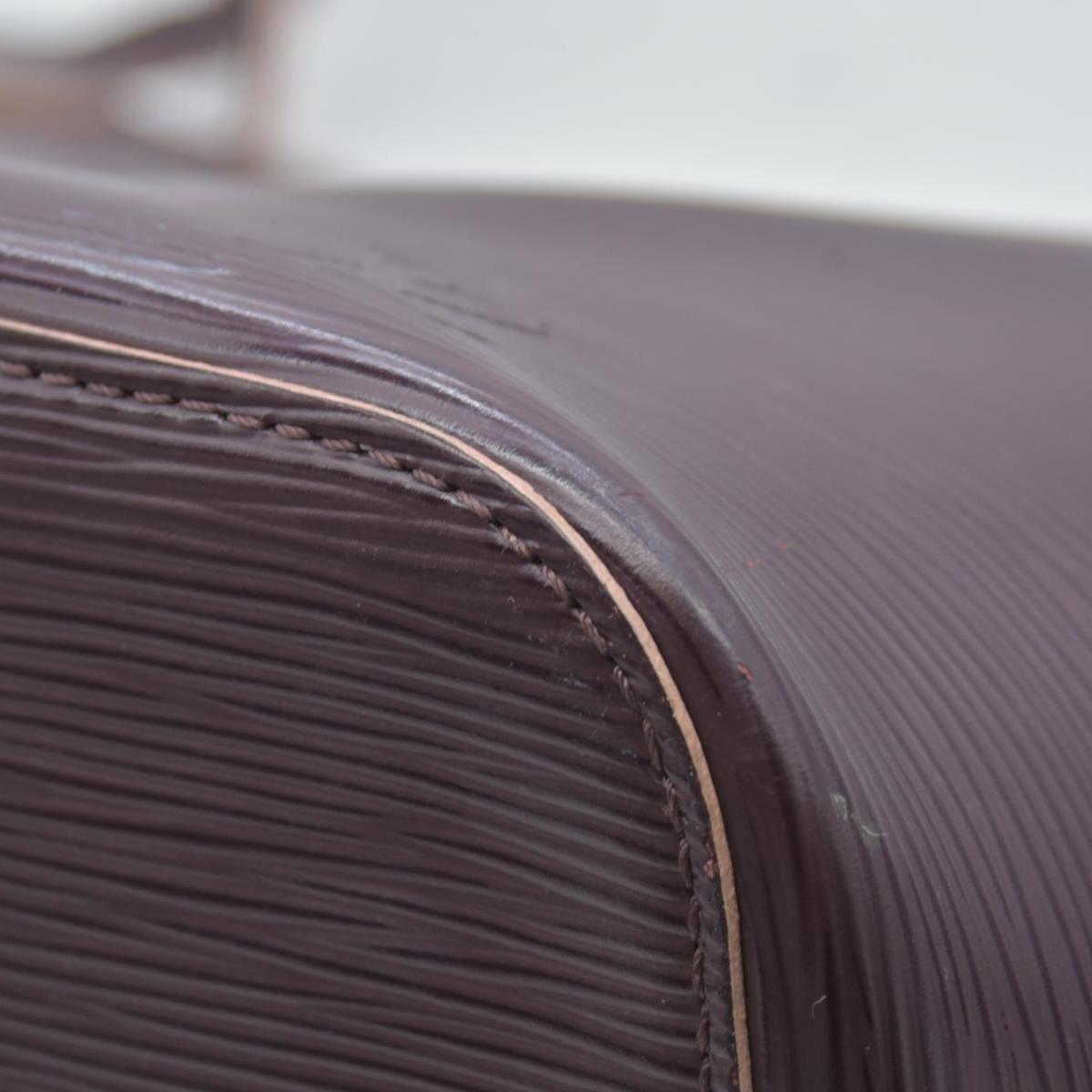 $2640 Louis Vuitton Epi Neverfull MM Quetsche