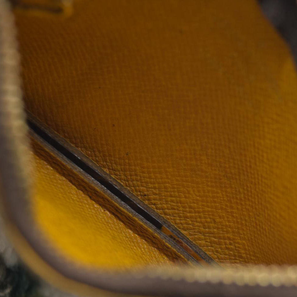 $530 CONSIGNMENT Louis Vuitton  Monogram Groom Key Pouch