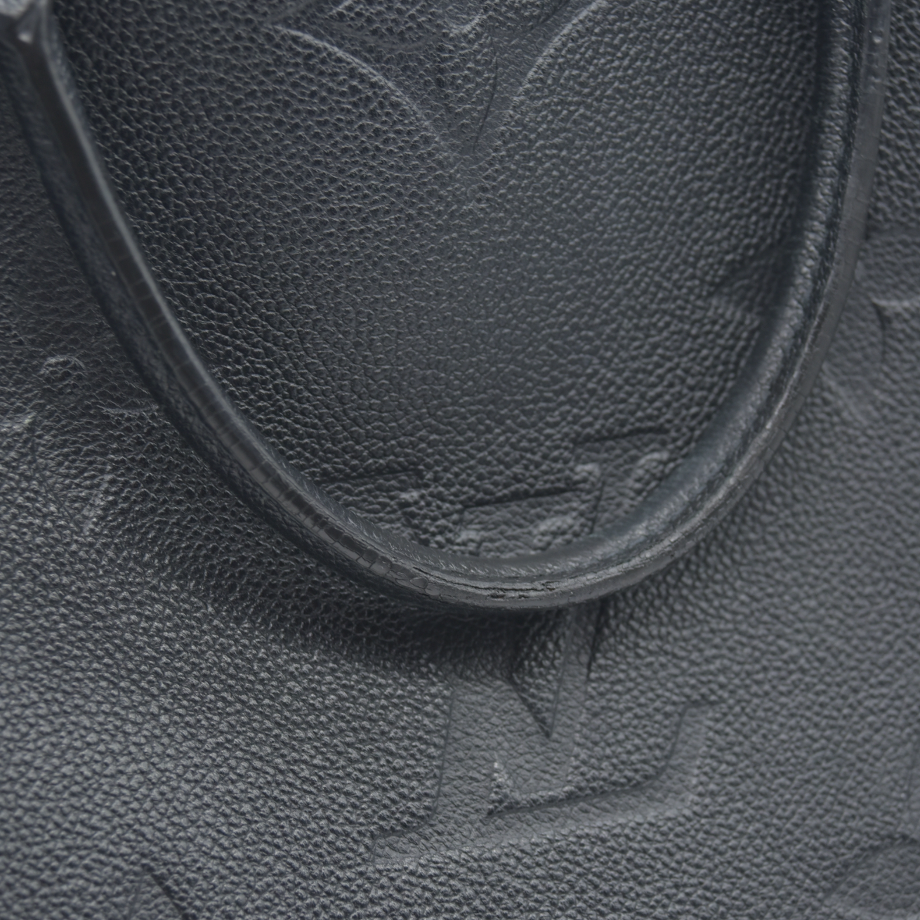 $3850 Louis Vuitton  Empreinte Monogram Giant Petit Palais Black
