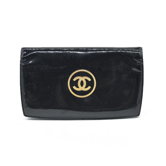 CONSIGNMENT $1100 Chanel 2010's Interlocking CC Logo Continental Wallet
