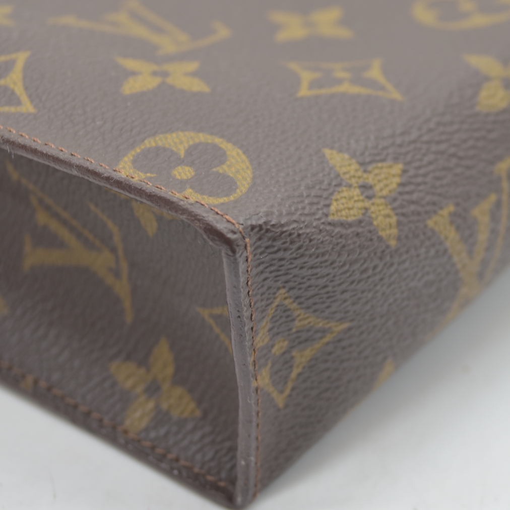 $1290 LOUIS VUITTON Monogram Toiletry 26 CONSIGNMENT AN0960 1990