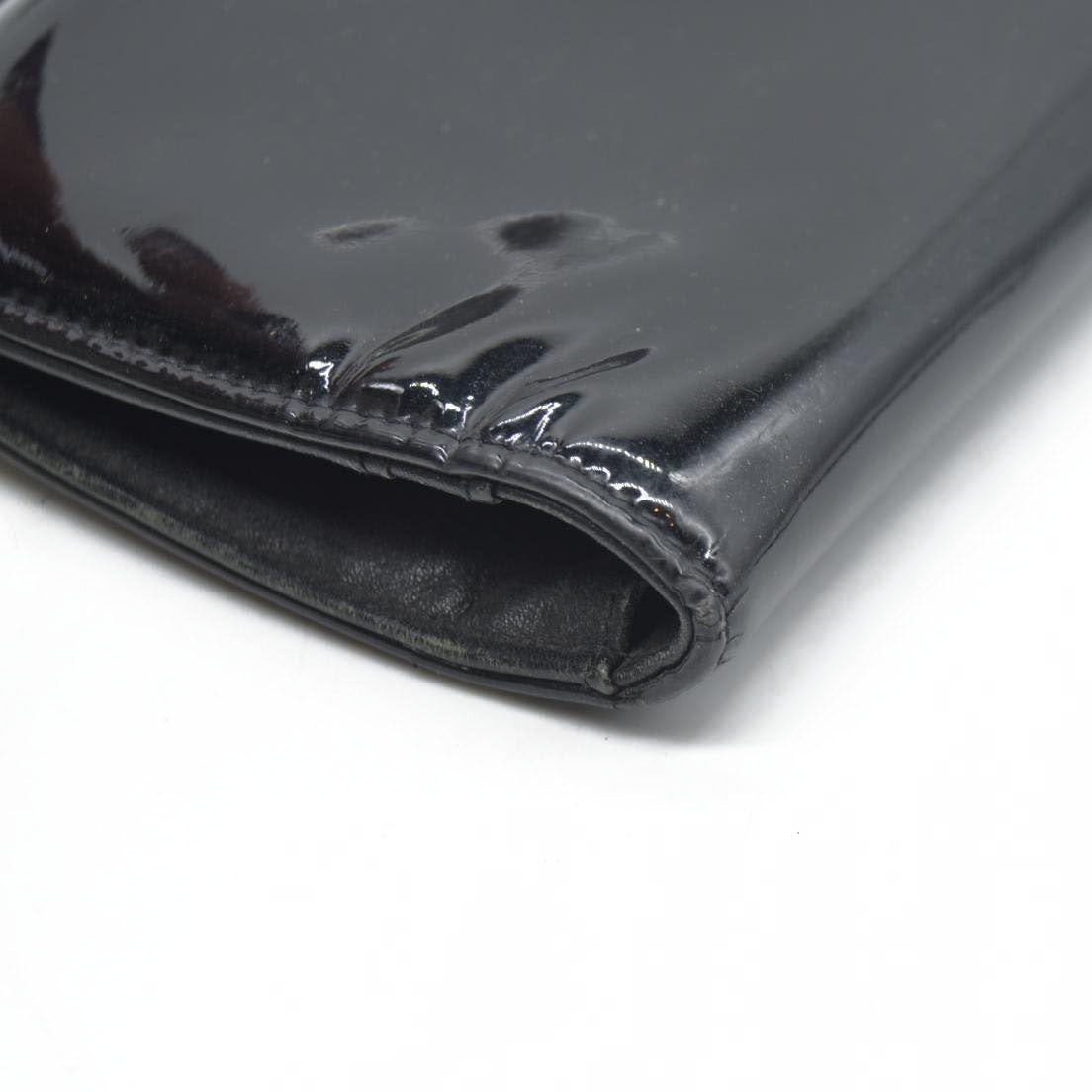 CONSIGNMENT $1100 Chanel 2010's Interlocking CC Logo Continental Wallet