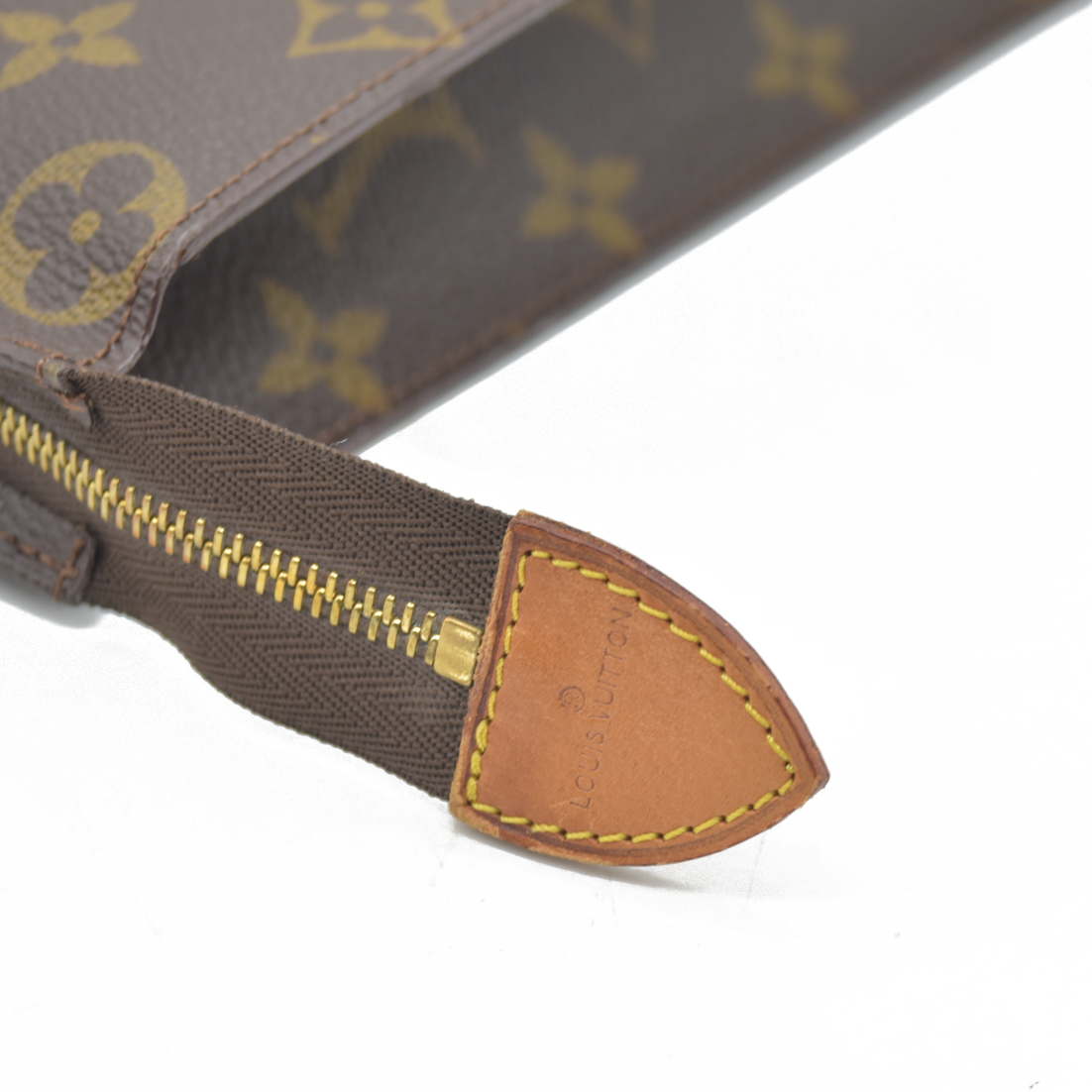 $1290 LOUIS VUITTON Monogram Toiletry 26 CONSIGNMENT AN0960 1990