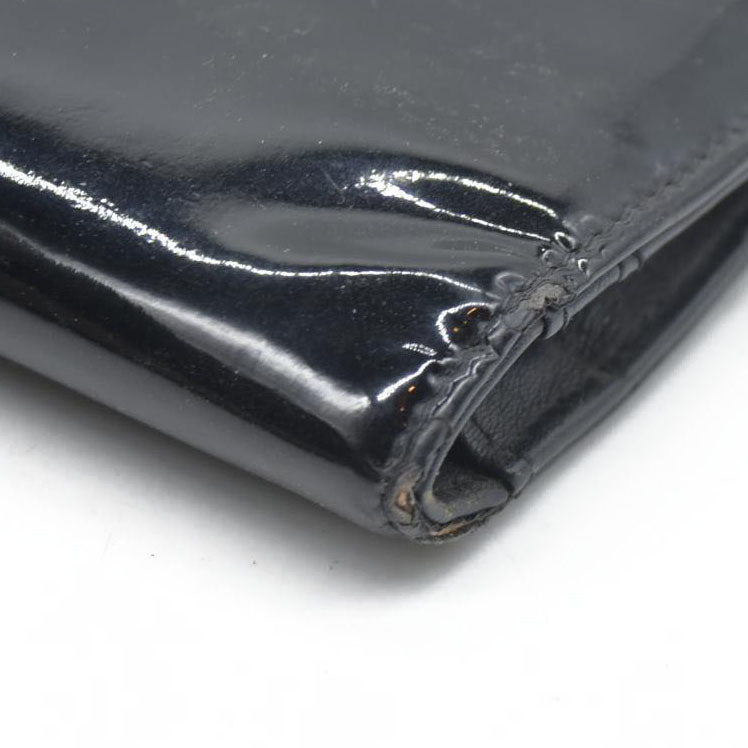 CONSIGNMENT $1100 Chanel 2010's Interlocking CC Logo Continental Wallet