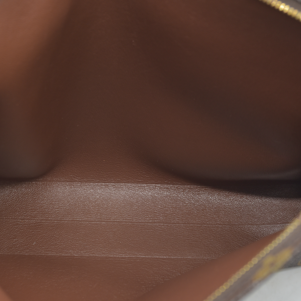 $1290 LOUIS VUITTON Monogram Toiletry 26 CONSIGNMENT AN0960 1990