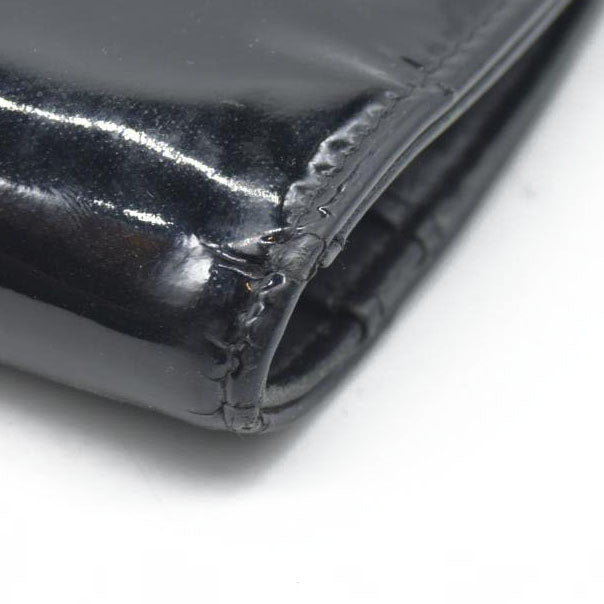 CONSIGNMENT $1100 Chanel 2010's Interlocking CC Logo Continental Wallet