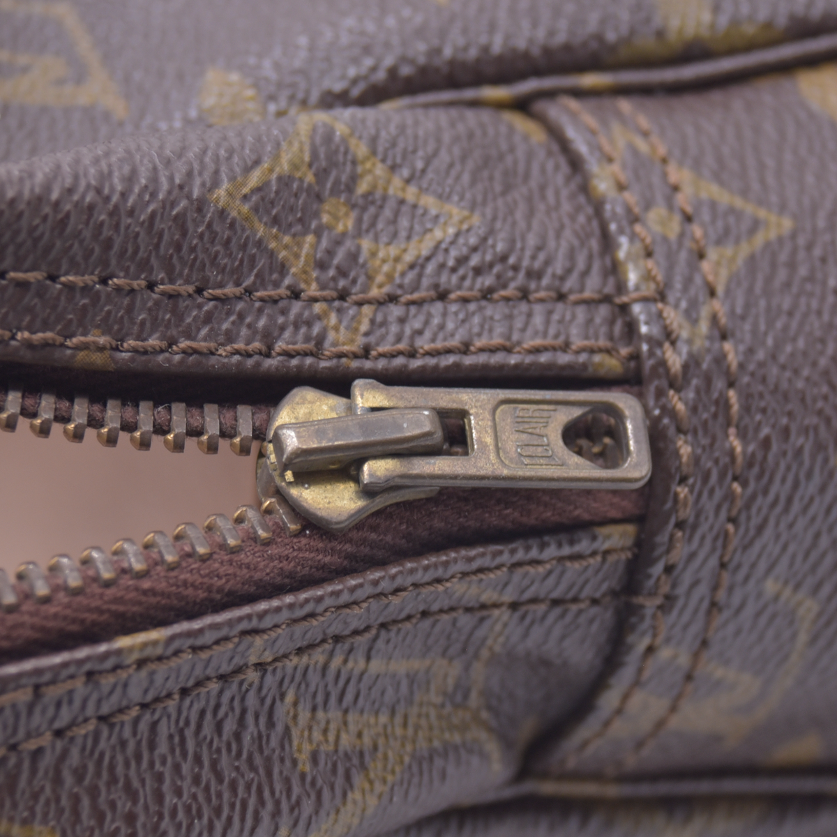 $600 1982 LOUIS VUITTON Trousse Toilette 28 Monogram Pouch M47522 821