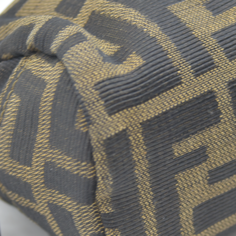 $395 CONSIGNMENT Fendi Vintage Small Cosmetic Bag