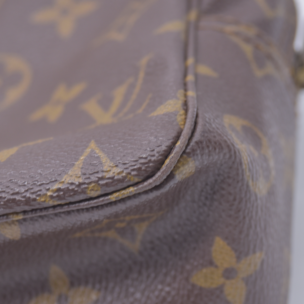 $600 1982 LOUIS VUITTON Trousse Toilette 28 Monogram Pouch M47522 821