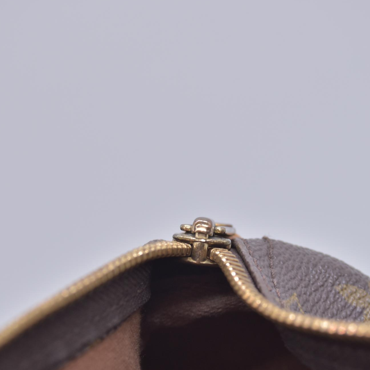 $1550 1984 Louis Vuitton Monogram Speedy 30 MB844