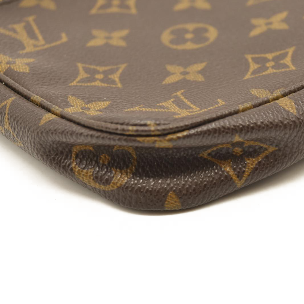 Louis Vuitton  Monogram Pochette Accessories   SD0041