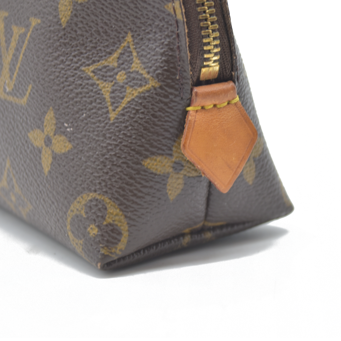 $590 Louis Vuitton Monogram Cosmetic Pouch CA0056 CONSIGNMENT