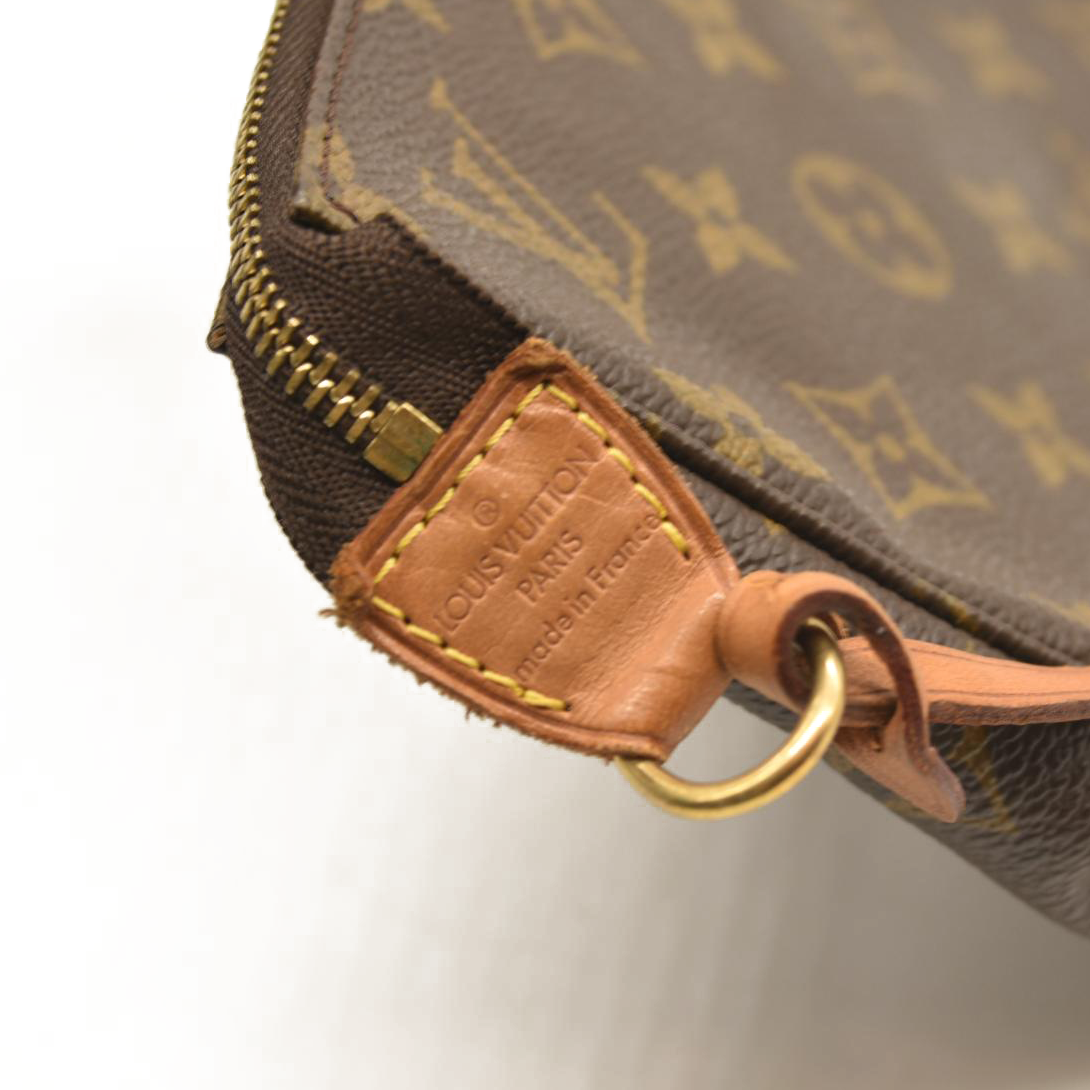 Louis Vuitton  Monogram Pochette Accessories  VI0021