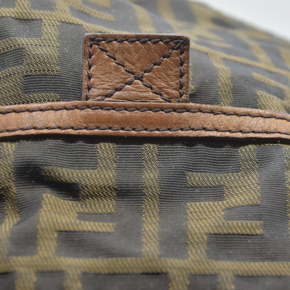 $790 Fendi 2000-2010 Zucca Canvas FF Flat Messenger Bag crossbody bag CONSIGNMENT