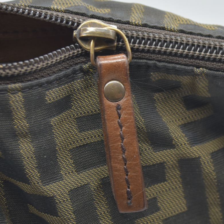 $790 Fendi 2000-2010 Zucca Canvas FF Flat Messenger Bag crossbody bag CONSIGNMENT