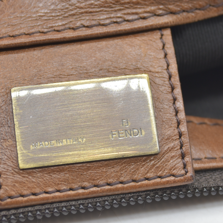 $790 Fendi 2000-2010 Zucca Canvas FF Flat Messenger Bag crossbody bag CONSIGNMENT