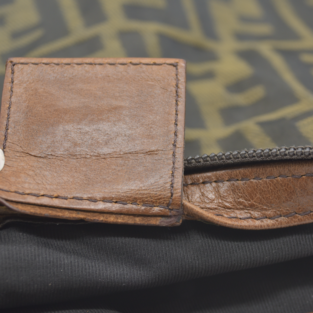 $790 Fendi 2000-2010 Zucca Canvas FF Flat Messenger Bag crossbody bag CONSIGNMENT