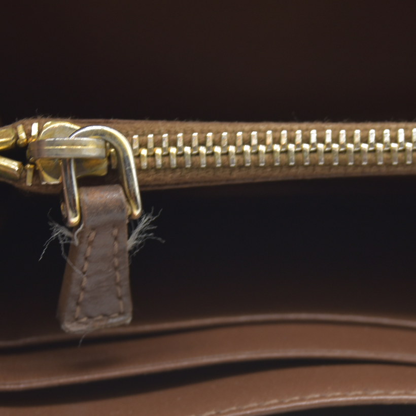 AUCTION $995 MIU MIU Logo Embossed Leather Zippy Long Wallet Beige
