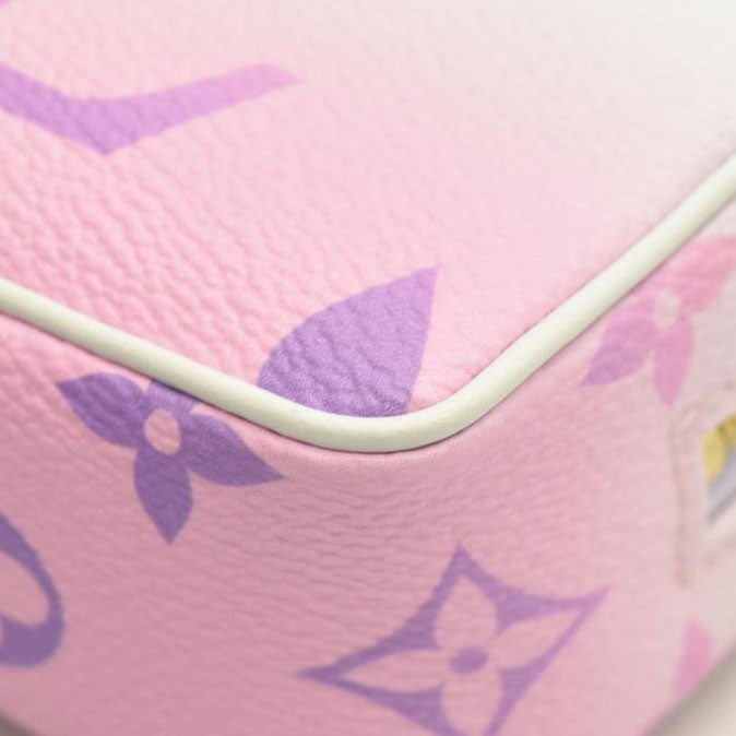 LOUIS VUITTON Monogram Giant Spring In The City Wapity Case Sunrise Pastel