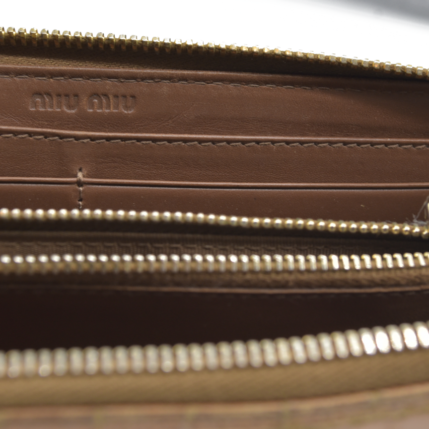 AUCTION $995 MIU MIU Logo Embossed Leather Zippy Long Wallet Beige