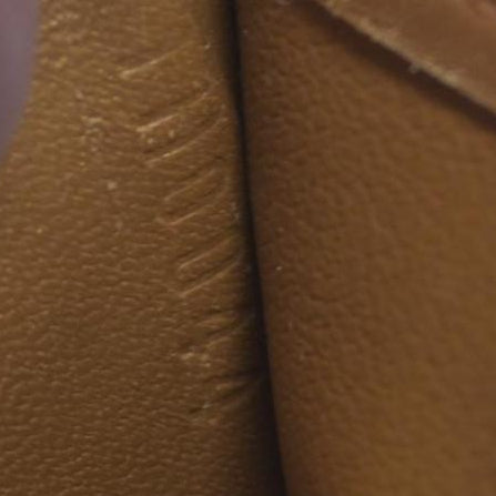 $840 Louis Vuitton Vintage Monogram Vernis Sarah Wallet Beige