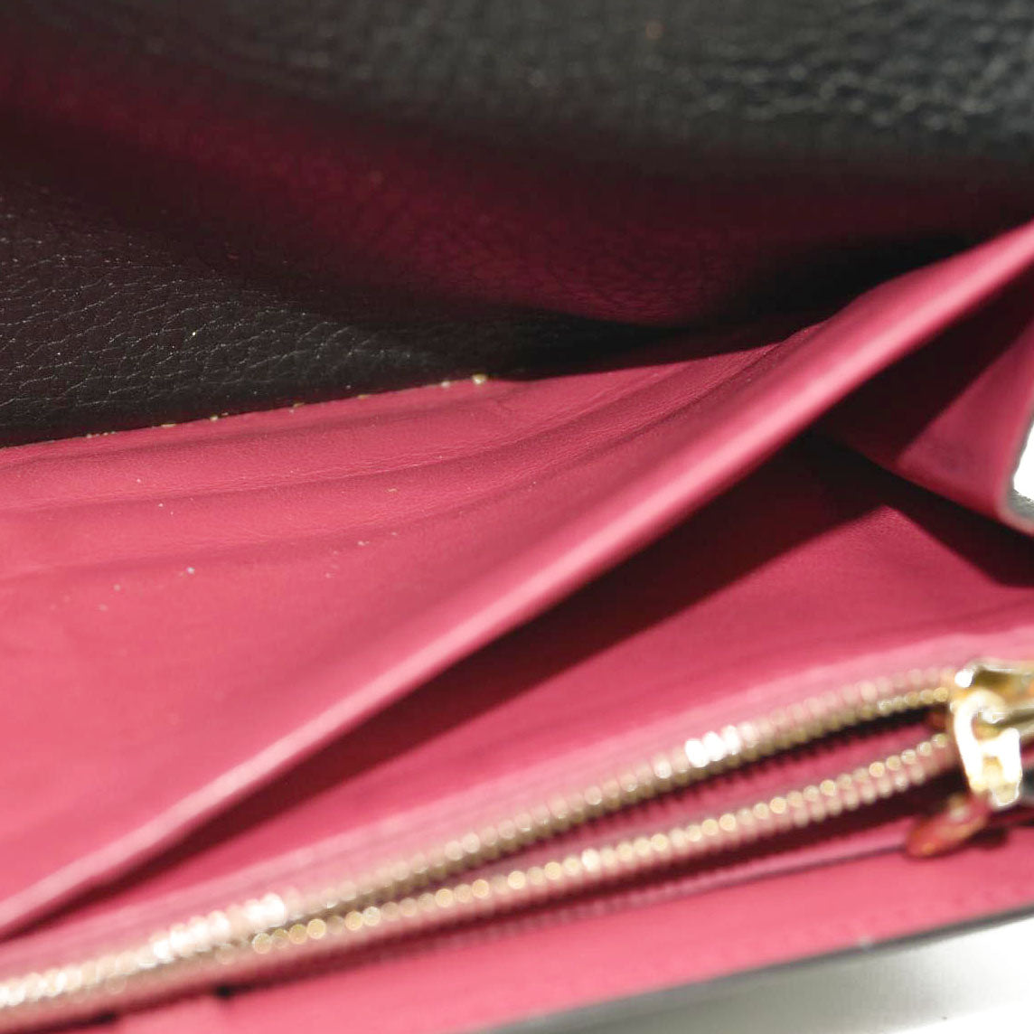 $1550 Louis Vuitton Taurillon Capucines Wallet Black MI0176