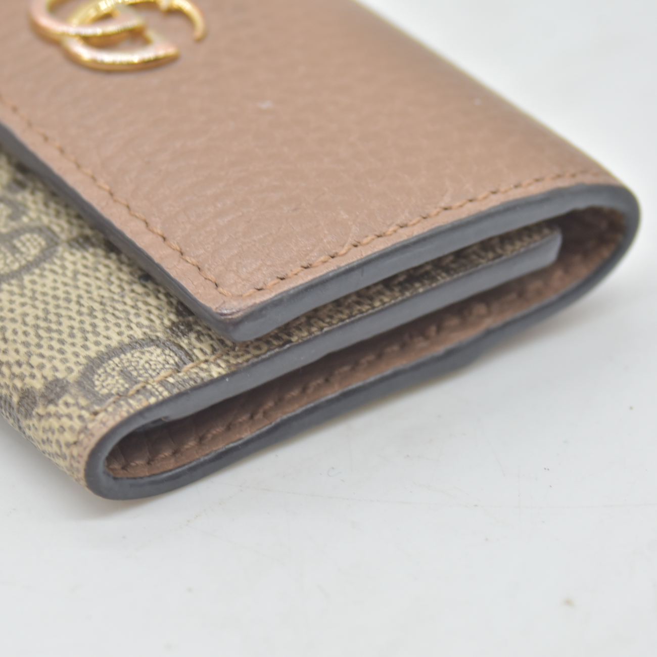 $350 GUCCI GG Dollar Calfskin GG Supreme Monogram GG Marmont 6 Key Holder Case Old Rose Beige Ebony