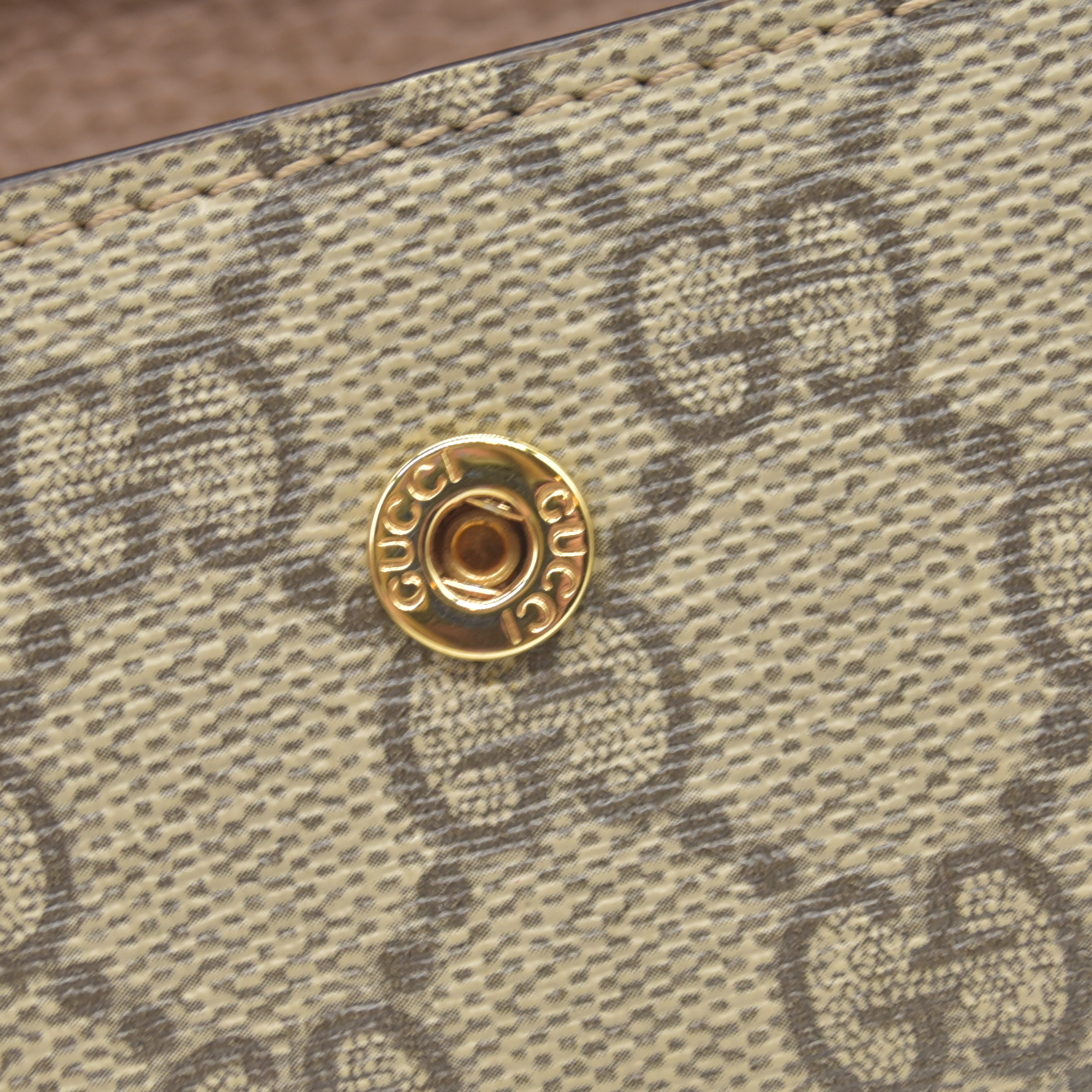 $350 GUCCI GG Dollar Calfskin GG Supreme Monogram GG Marmont 6 Key Holder Case Old Rose Beige Ebony